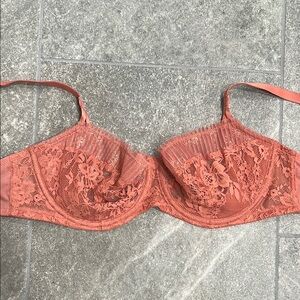 Victoria’s Secret Dream Angels Lace Underwire Bra